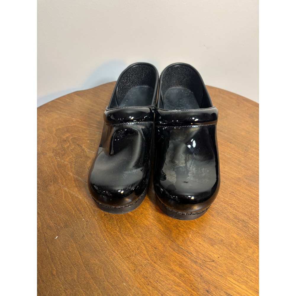 Dansko Professional Black Patent Clogs Womens Size 38 Slip On Nursing Shoes